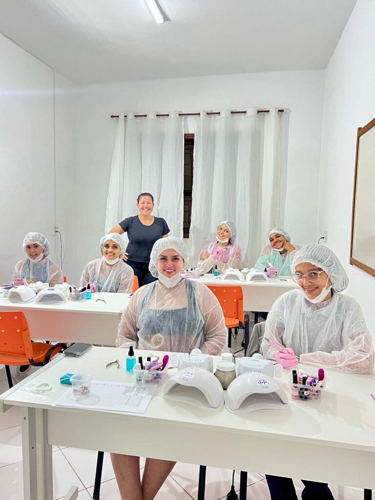 Alunas de Nail designer no Casarão da Beleza